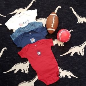 Carter's onesie bundle. Size newborn.